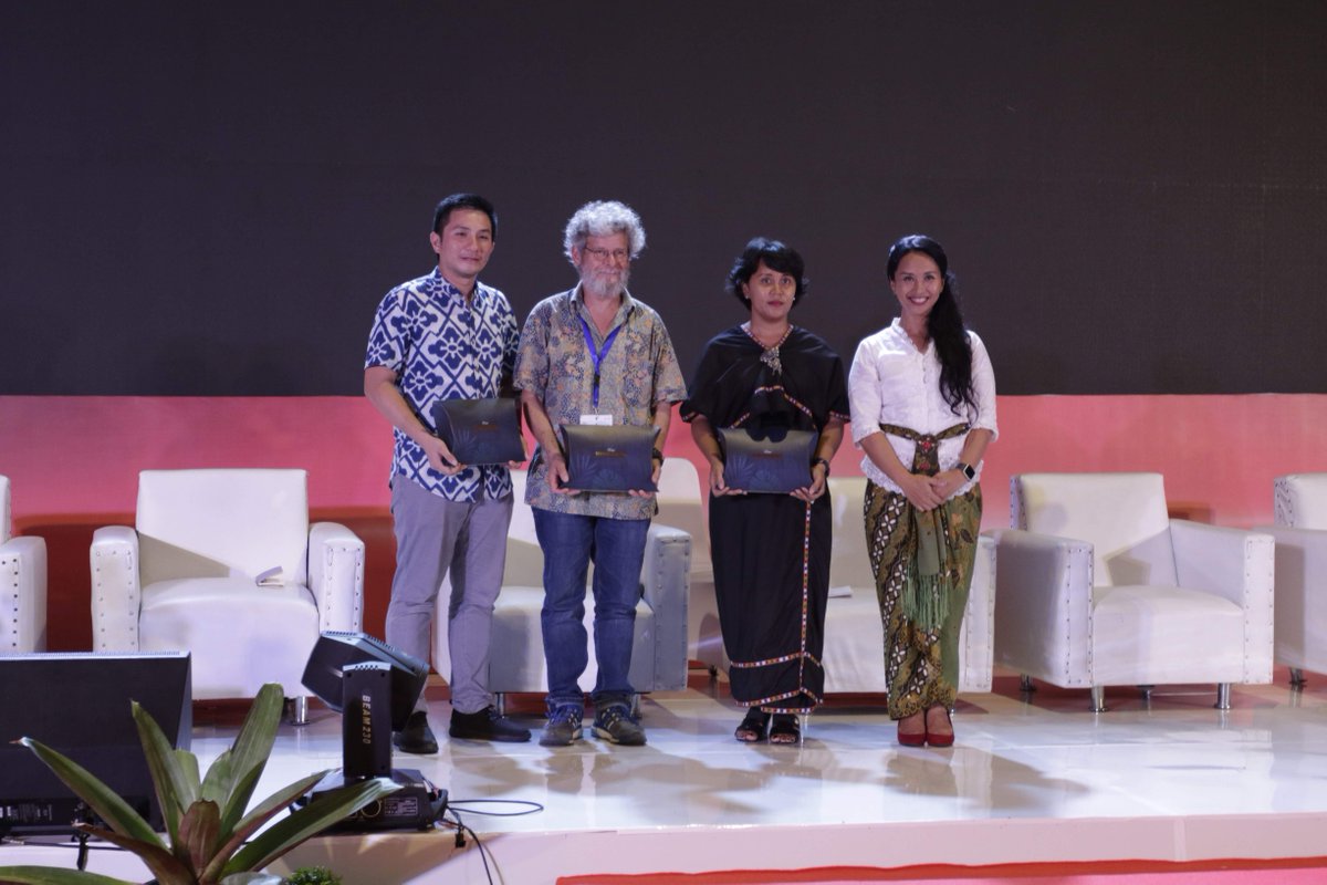 BiorockI's tweet photo. Biorock Indonesia berpartisipasi sebagai pembicara, fasilitator, dan pengisi acara sampingan berupa workshop di AIS SBS 2019, Manado, Sulawesi Utara, Indonesia 30 Oktober – 1 November 2019.  
#biorock #biorockindonesia #coralreef #conservation #bali #coral #restoration https://t.co/izDVoGZDuT