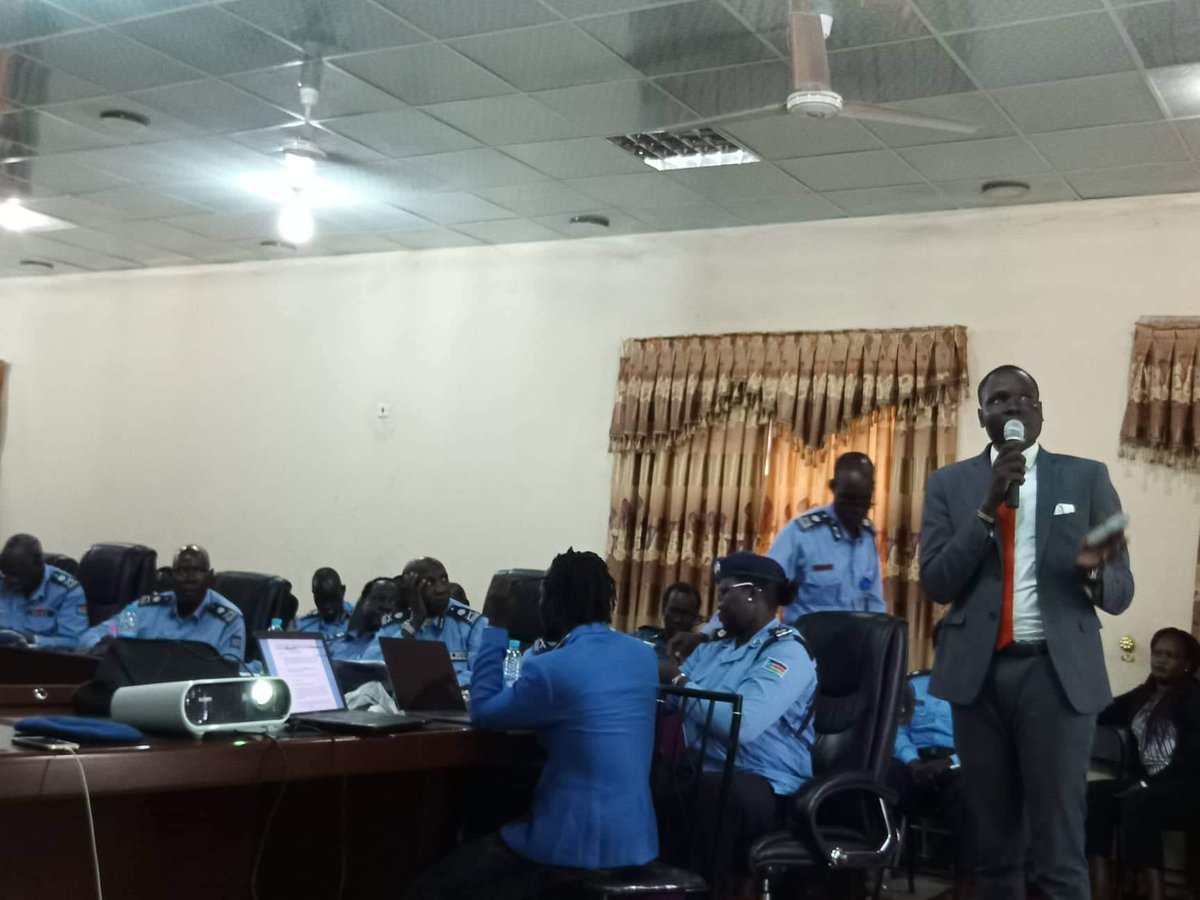 Speaking to police commissioners of South Sudan on media laws, misinformation, hate speech amongst others. The training was attended by interior minister and Deputy minister of information.
<a href="/RightsScreen/">Screen of Rights</a> <a href="/jhrnews/">Journalists for Human Rights (JHR)</a> <a href="/ustaz_atem/">Atëm Agot Deng (اتيم اقوت دينق)</a>