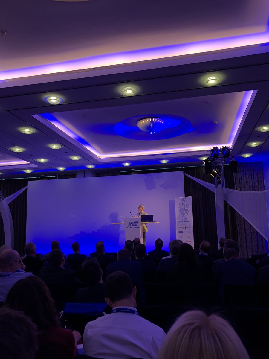 Vom Weg abkommen, um nicht auf der Strecke zu bleiben. Prof. Eckhard Minx auf dem #servicecongress vom <a href="/kvdnews/">KVD e.V.</a> #ganztoll