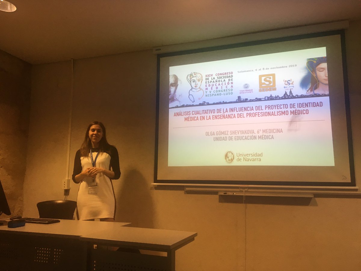 Olga Gómez de <a href="/MedUNAV/">Facultad de Medicina # Universidad de Navarra</a> en <a href="/2019Sedem/">Congreso Sedem Salamanca 2019</a> defendiendo su TFG sobre el impacto del programa de Identidad Médica en la formación humana de nuestros alumnos #meded #profesionalismo