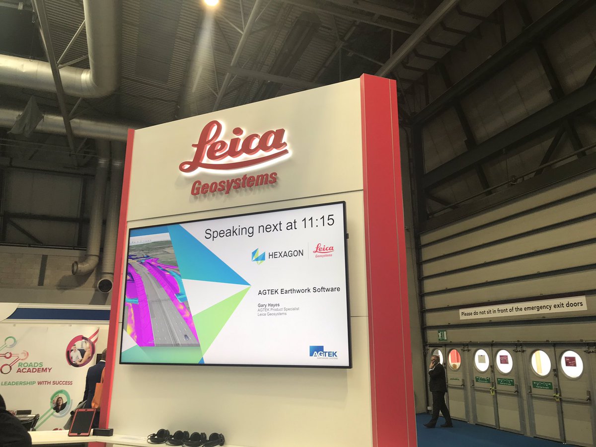 LeicaGeo_UKI's tweet photo. Next up we have Gary Hayes of @AGTEKDirtSimple showcasing Earthworks Software for #ManagingTheConnectedWorkflow over on stand B60 at 11:15 @HWYSUK #RaisingTheBar #AGTEK #EmpoweringOperators #ConnectedConstruction https://t.co/Eydq6IRZ6E