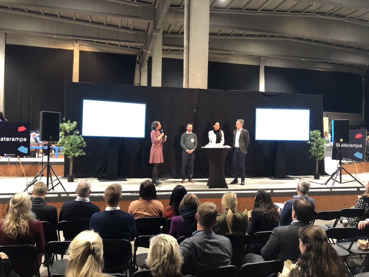 Bjørn K. Haugland (@bjornkhaugland) on Twitter photo Klimarisiko & tilpasninger på agendaen hos <a href="/skift_norge/">Skift – Business Climate Leaders</a> på #Zerokonferansen
Spennende å høre hvor proaktiv finansbransjen er, panel med Klimaledere Matthew Smith @storebrand_no Kristin Vetlesen <a href="/Fremtind/">Fremtind</a> og Lars Strøm Prestvik <a href="/Kommunalbanken/">KBN</a> moderert av Else Hendel <a href="/WWFNorge/">WWF Verdens naturfond</a> Klimarisiko & tilpasninger på agendaen hos <a href="/skift_norge/">Skift – Business Climate Leaders</a> på #Zerokonferansen
Spennende å høre hvor proaktiv finansbransjen er, panel med Klimaledere Matthew Smith @storebrand_no Kristin Vetlesen <a href="/Fremtind/">Fremtind</a> og Lars Strøm Prestvik <a href="/Kommunalbanken/">KBN</a> moderert av Else Hendel <a href="/WWFNorge/">WWF Verdens naturfond</a>