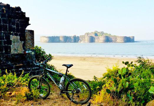 GSBeachResort's tweet photo. Buckle up for new adventures at #Murud with your friends and family this weekend.

To unlock new levels of your #WeekendGoals:
Call: 02144274078

#Murud #Cycling  #Adventure #AdventureTime #Activity #MumbaiWeekends #WeekendGetaway #MumbaiWeekendTrip #PuneWeekend #Mumbai #Pune https://t.co/dgv10qf6RA
