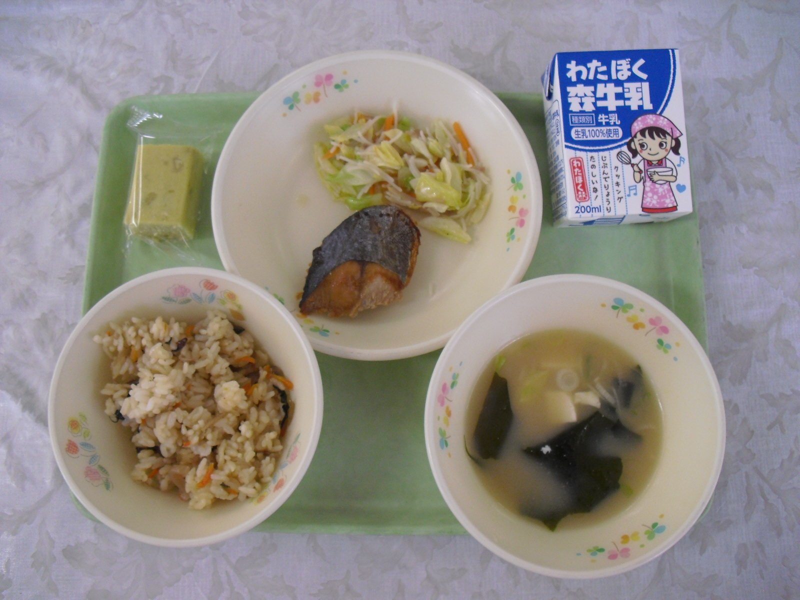 ট ইট র 白岡市 今日 11 7 の給食は かてめし 牛乳 さわらの照り焼き ビーフンとキャベツのソテー じゃがいもの味噌汁 いもようかんです かてめし は秩父地方の郷土料理です 学校給食 白岡 おいしい 献立 ট ইট র 白岡市 今日 11 7 の給食は かてめし 牛乳 さわらの照り焼き ビーフンとキャベツのソテー じゃがいもの味噌汁 いもようかんです かてめし は秩父地方の郷土料理です 学校給食 白岡 おいしい 献立