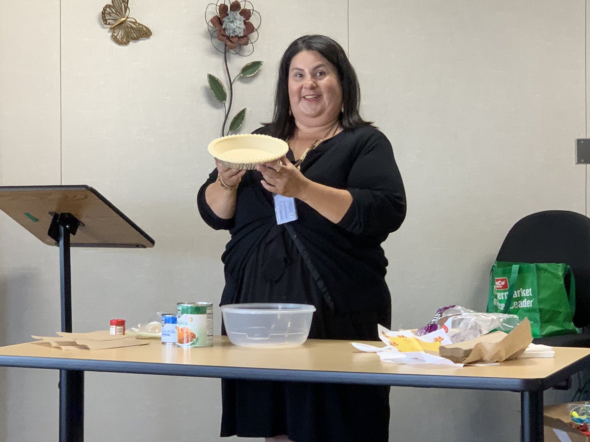 Our FACE, Cindy Garcia, showed off her cooking skills during our Parent Cafe. Parents left knowing how to make a delicious pumpkin pie for Thanksgiving. They loved it!!  They also loved getting the ingredients!  Thank you Cindy!!!
#TeamHort #pumpkinpie #TeamBCSD