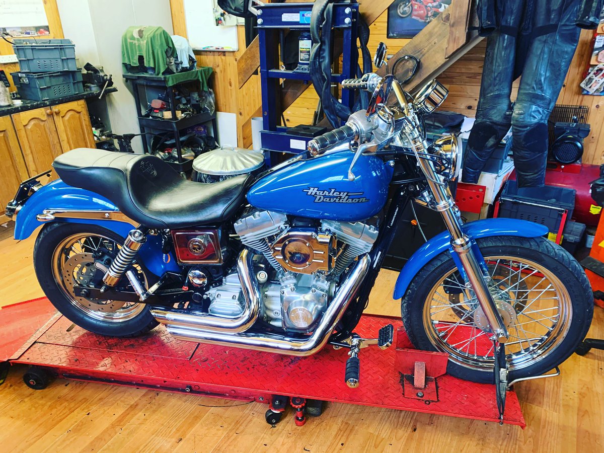 BodsCustom's tweet image. The cleanest 18 year old Harley I’ve ever seen. #harleydavidson #dyna #harley