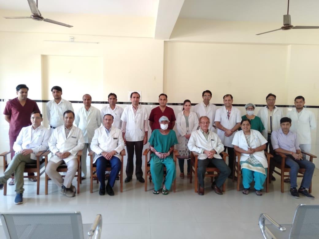 बीकानेर के तुलसी रीजनल कैंसर ट्रीटमेंट एंड रिसर्च इंस्टिट्यूट पी०बी०एम० में सफल बोन मैरो ट्रांसप्लांट किया गया|हमने देश के अलग अलग स्थानों पर अभी तक 10 से ज्यादा बोन मैरो ट्रांसप्लांट इंस्टिट्यूट स्थापित किये है| मैं और मेरी पूरी टीम कैंसर के अफोर्डेबल इलाज के लिए सतत प्रयासरत है