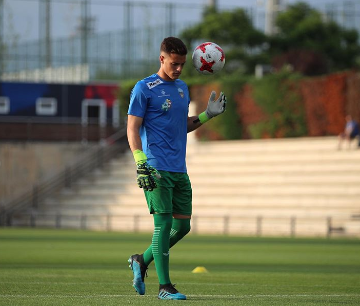 juanfroca's tweet photo. Porter canareu de gran present i futur, i amb passat 'orellut'. Hui compleix ⚽️🎂1⃣8⃣🎂⚽️ anys. Felicitats @aleixbel1, i que i vaja tot bé pel juvenil del Lleida Esportiu. 🎁🎁 https://t.co/XqQlPZSgNx