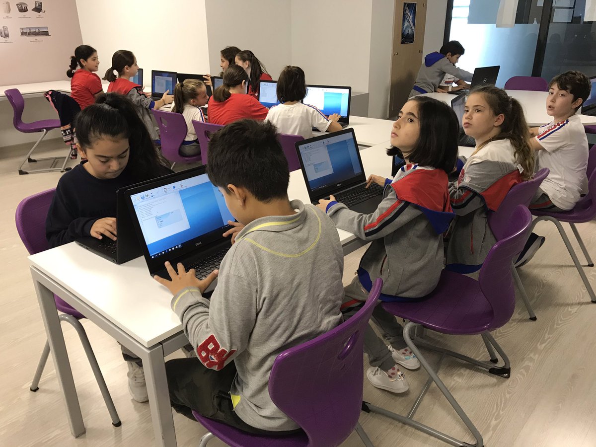 cemalhocam's tweet image. #5cSinifi öğrencilerimiz #SmallBasic programında sayısal operatörleri öğrenip hesap makinesi yapıyorlar #bkcoding