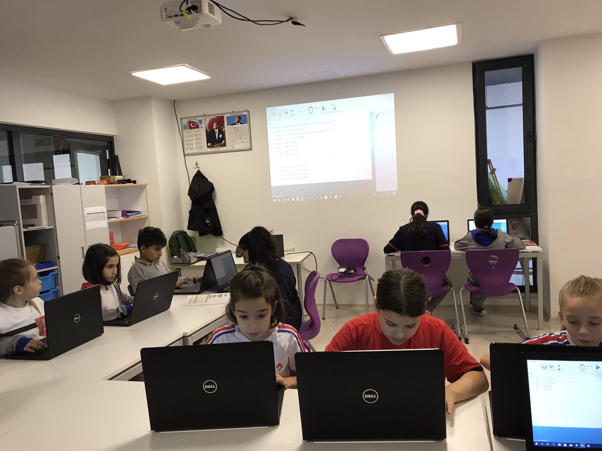 cemalhocam's tweet image. #5cSinifi öğrencilerimiz #SmallBasic programında sayısal operatörleri öğrenip hesap makinesi yapıyorlar #bkcoding
