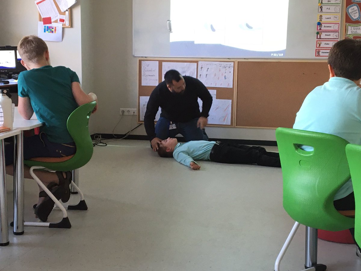HeritagePrimary's tweet image. Learning about respiration, asphyxiation, oxygen and CO2, and the recovery position as part of our unit on #humansystems. The respiratory system is wonderful! @HisIpc @HIS_Moldova