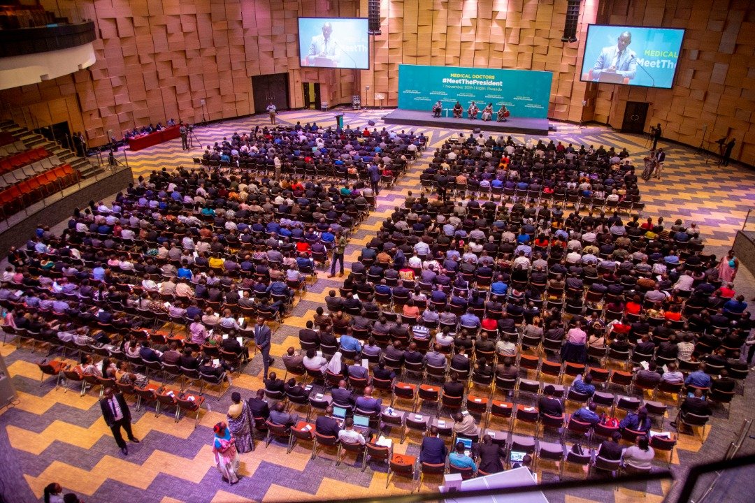 Uyu munsi, abaganga basaga 800 bateraniye muri <a href="/IntareArena/">Intare Conference Arena</a> aho bagiye guhura na Nyakubahwa Perezida wa Repubulika, Paul KAGAME. #MeetThePresident