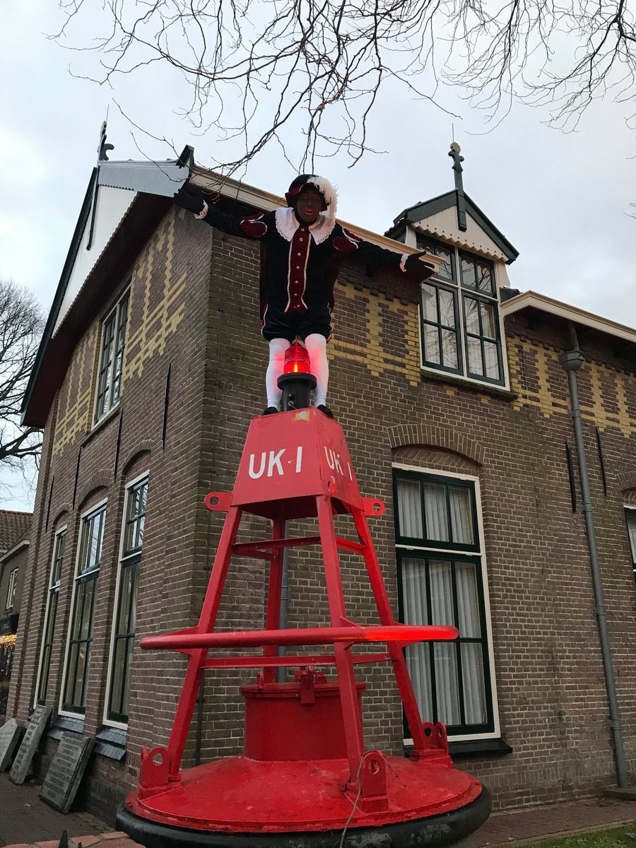 Wil je als trouwe bezoeker van de intocht, kijker van 'Het Pepernotenjournaal', of bezoeker van 'De Pietenfabriek' een (kleine) donatie doen? 

DAT KAN!

bunq.me/suunterklaos