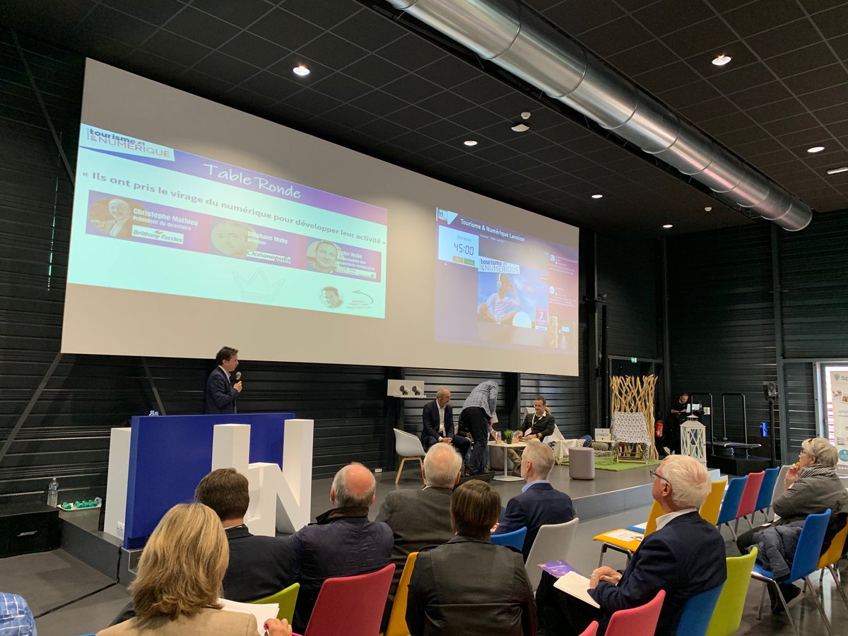 TNbzh's tweet photo. On commence par une table ronde avec Christophe Mathieu  ⁦@BrittanyFerries⁩, Stéphane Maby ⁦@Oceanopolis_⁩ et Victor Riche de ⁦@Citedestelecoms⁩. Le sujet : ils ont pris le virage du numérique pour développer leur activité. https://t.co/YaEIsVCFNm