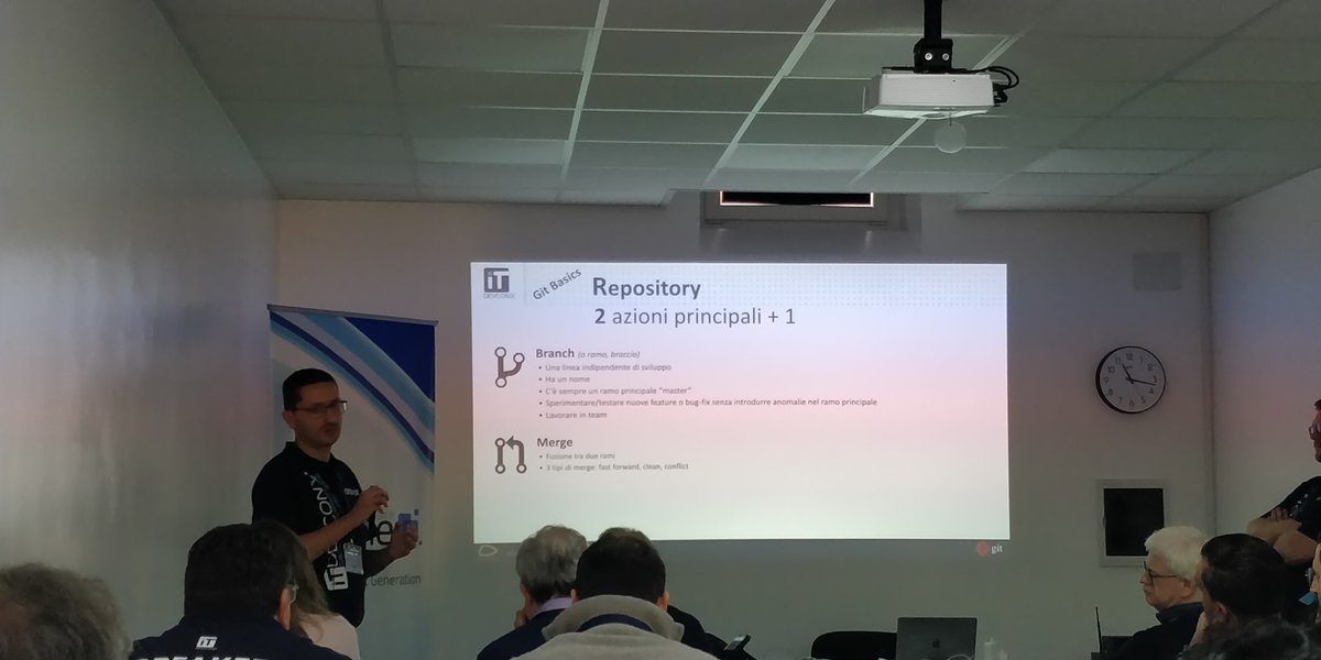 danieleteti's tweet image. Maurizio is talking about git in hit 2 parts talk at #itdevconx