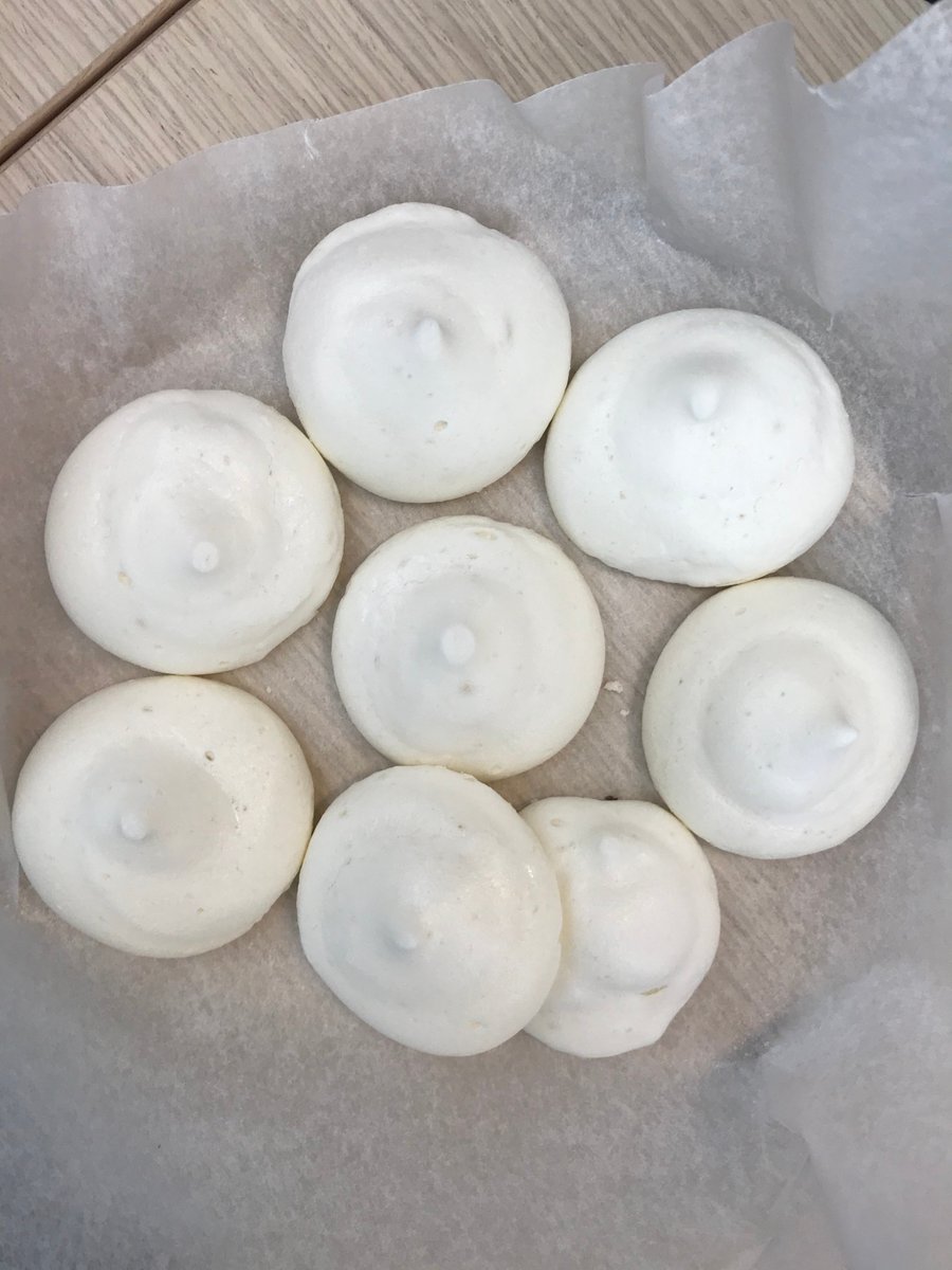 BathSpaUni's tweet image. Don&apos;t these look delicious? 😍 Students &amp;amp; staff had fun making vegan meringues in yesterday&apos;s vegan cooking aquafaba science workshop! Fun fact: Aquafaba is the thick liquid produced from soaking or cooking legumes &amp;amp; it can be used as a replacement for egg &amp;amp; milk protein #SpaWeek