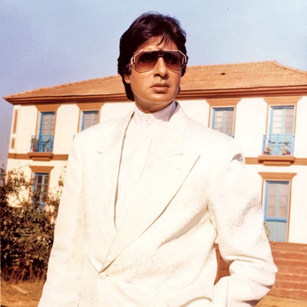 supakino_'s tweet image. My attempts at getting a special #50YearsofBachchan screening didn't get anywhere, but I'll still be celebrating Amitabh Bachchan's 50 years in cinema today by dishing out this thread of visual sweets: