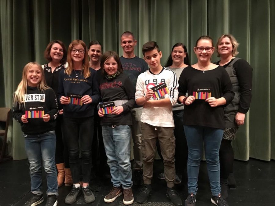 Am 05.11. fand der diesjährige Vorlesewettbewerb der 6. Klassen statt. Zuvor hatten die Klassen jeweils eine Klassensieger*in gekürt, die im Audi im Beisein aller Sechstklässler ihr Können unter Beweis stellte. fsg-arnsberg.de/knappe-entsche…