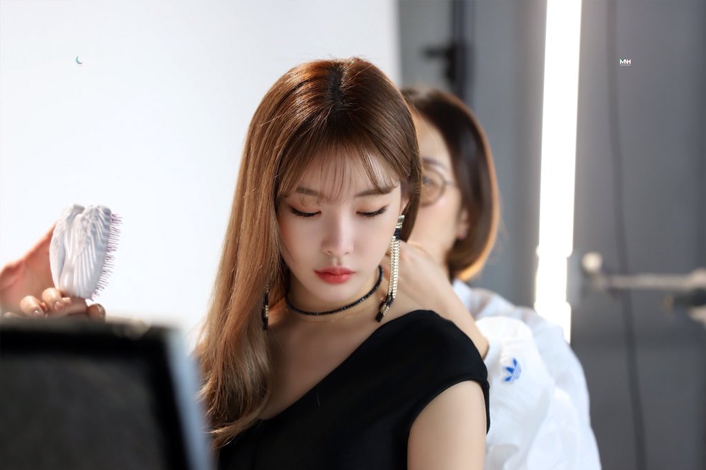 ChunghaBrazil's tweet photo. [#TWITTER] 07.11.19 

Atualização de #CHUNGHA em seu Twitter.

“ 📸 Fotografando para o CF #SnapShot

🧴👀🖤

#청하 #CHUNGHA
#천연샴푸 #포미포미 
#FOAMYFORME “ https://t.co/sd9zzLrVFf