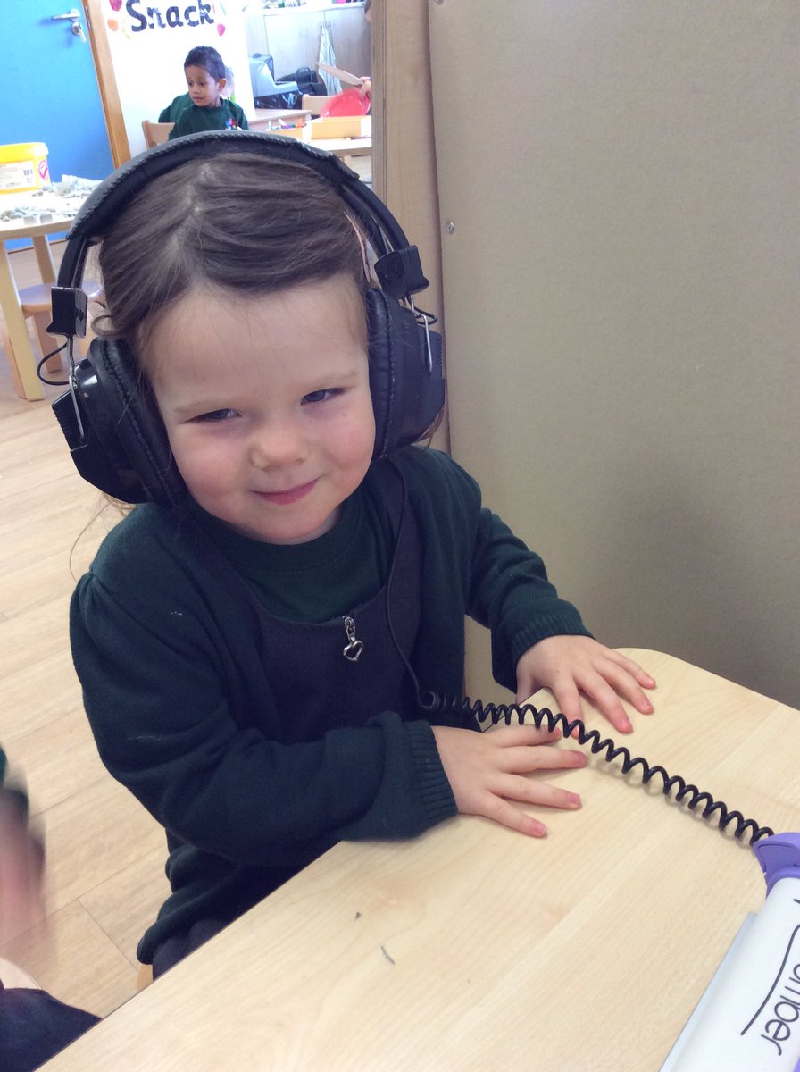 LittleForestNu2's tweet photo. Listening to little red riding hood https://t.co/6jz3UWGuOB