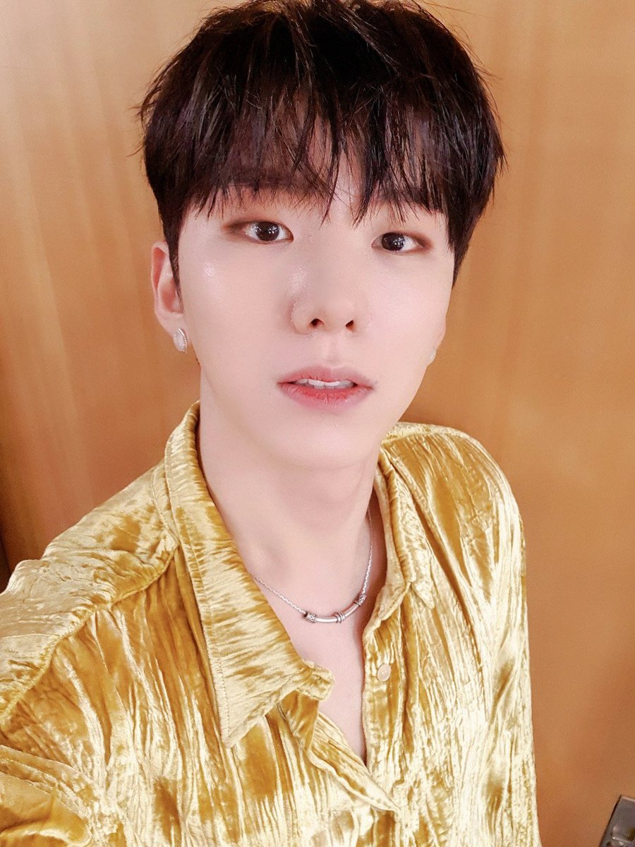 OfficialMONSTAX's tweet photo. [#기현] 저희 무대 쪼금있으면 나와요!!!! 조금만 기다려주세요!!!!!! https://t.co/5sZT3znlQJ