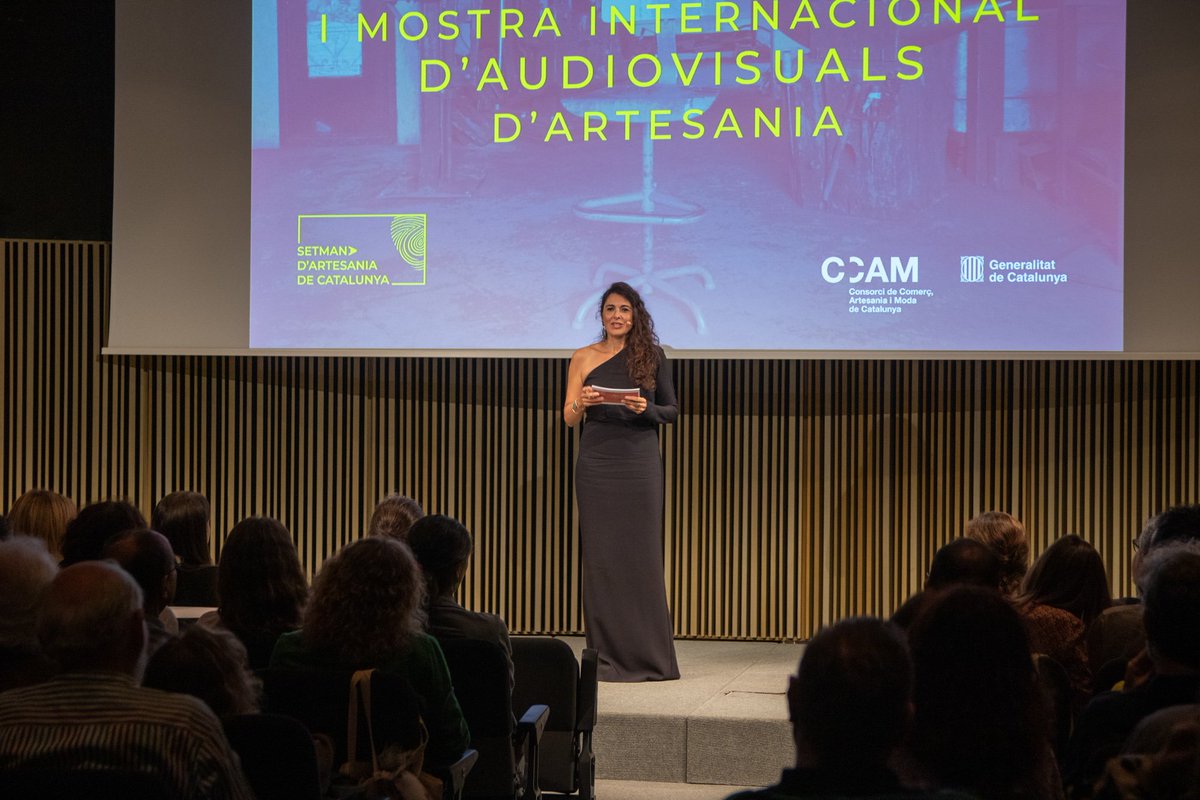 Resum audiovisual de la I Mostra Internacional d'Audiovisuals d'Artesania organitzada pel Consorci de Comerç, Artesania i Moda de Catalunya #artesaniacat #artesaniadivina #mostra #internacional #audiovisuals #artesania #macba #documentals #curtmetratges youtu.be/AcfEjYNU0GY