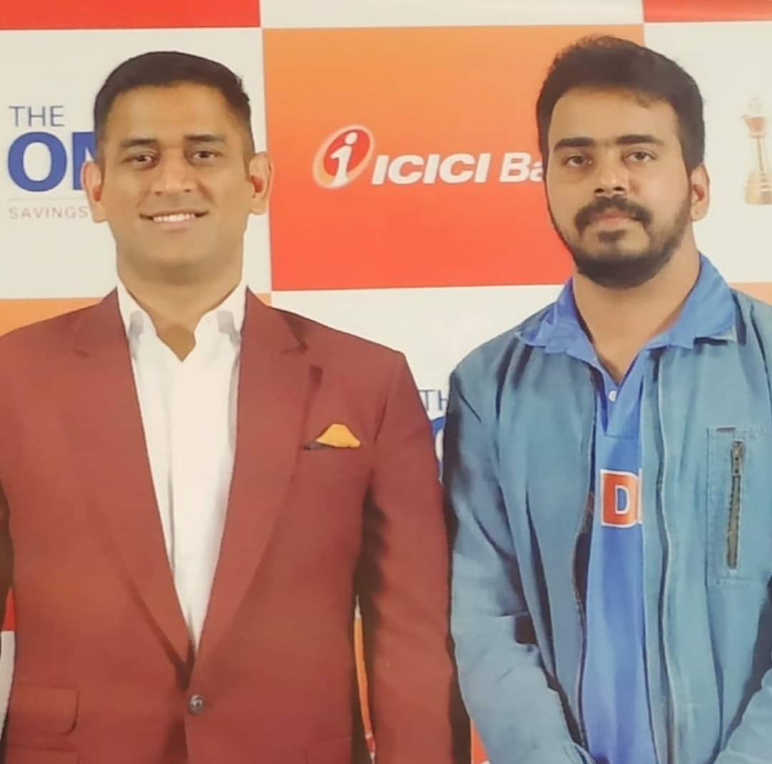 'THE ONE' with the legendary @msdhoni... Thanks @ICICIBank for this honour... A moment to cherish for lifetime... 

#MSD #MSDhoni #Dhoni #ICICI #ICICIBank #TheONE #Mumbai #GrandHyattMumbai #Hyatt #GrandHyatt #StarSportsTamil #LatePost