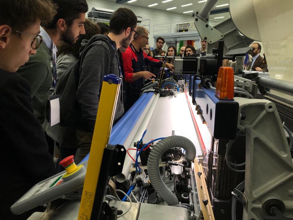 citta_impresa's tweet photo. In attesa dell’avvio ufficiale del Festival, i ragazzi del progetto Academy, provenienti da tutta Italia, iniziano il tour di visita delle aziende eccellenti del bergamasco. Prima tappa @ItemaGroup,azienda leader, che offre soluzioni di tessitura avanzate.
#cittaimpresa https://t.co/TyqcBN8JVI