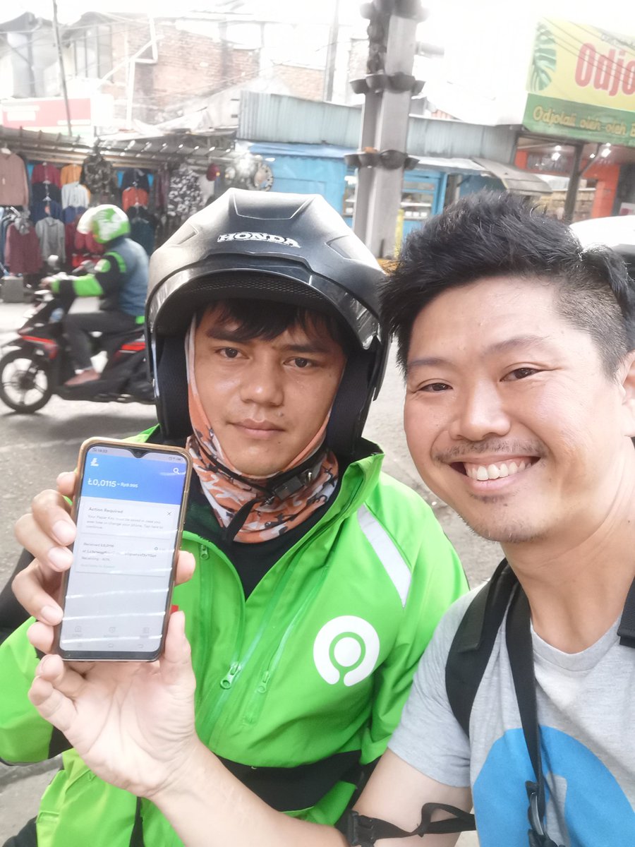 KZLi10's tweet photo. It's the joy of sharing, making a difference, one at a time.
Glad some keep their minds open.

What if millions of #Gojek motorcyclist start accepting #litecoin? 👀🔥

#Loafwallet #litecoin #litecoinfam #paywithlitecoin #ignitetheFireLTC
#indonesia #bandung #cryptocurrency https://t.co/aWy4v87mnu