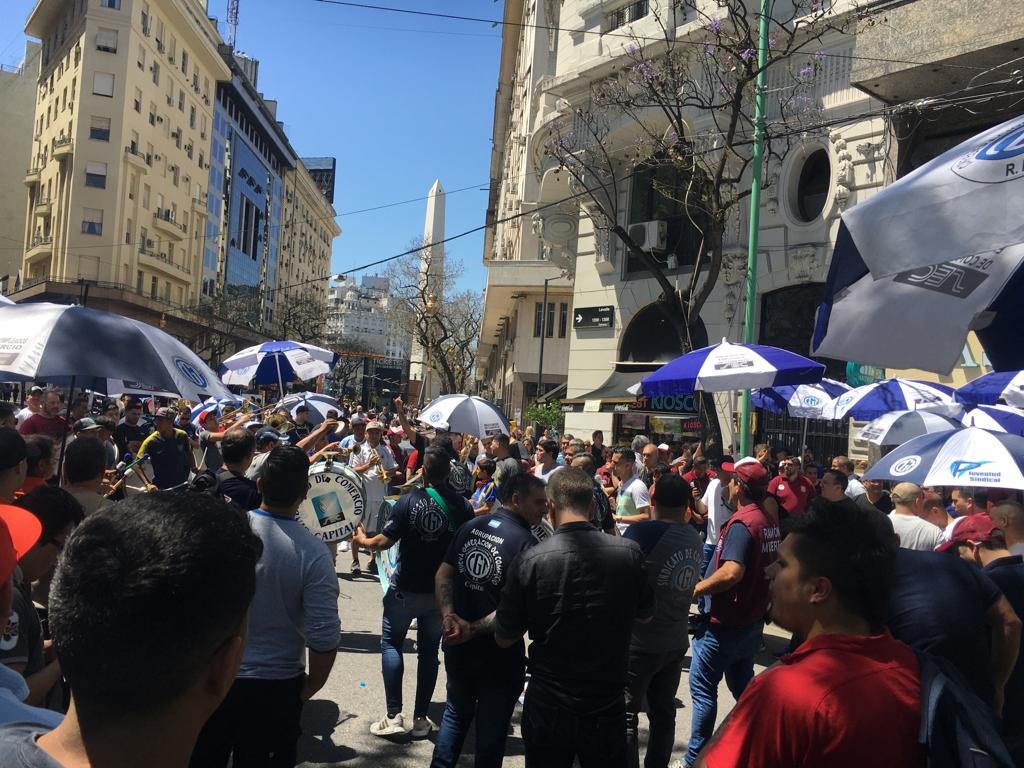Manifestación de los trabajador@s de comercio capital en  Editorial Astrea S.R.L. cuyos dueños son Alfredo y Ricardo Depalma, despidieron a delegados sindicales con mandato vigente, en complicidad con la Secretaría de asuntos gremiales ( S:E:C. Capital)