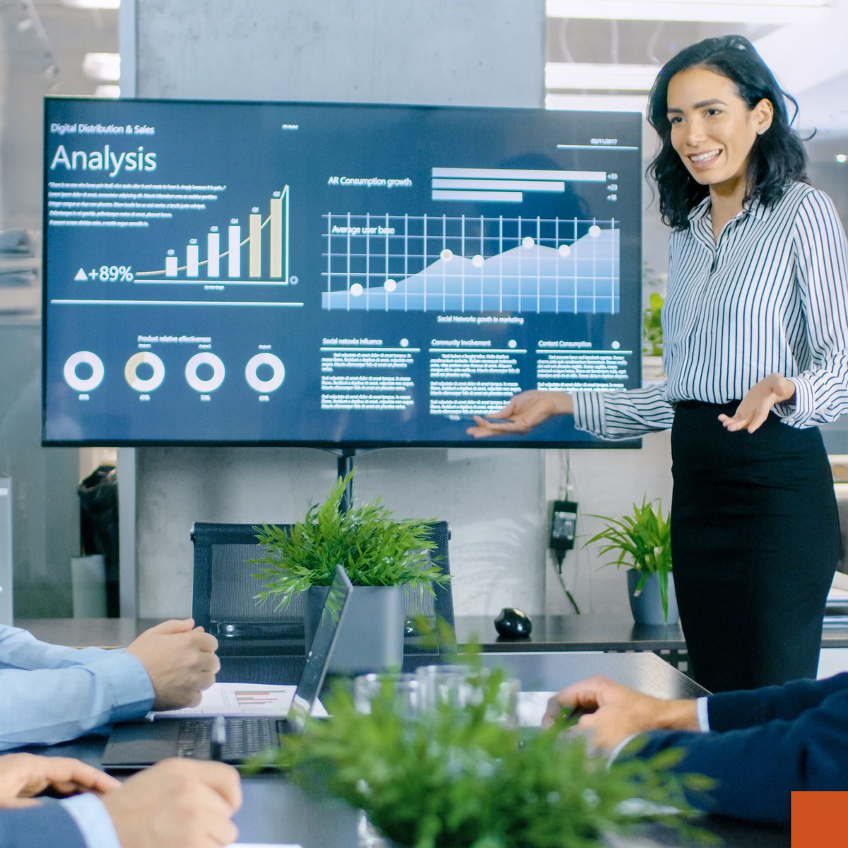 dbkcurk's tweet photo. Regelmatig presenteren? Dan is een presentatiescherm een must-have! Met de presentatieschermen van wel meer dan twee meter maakt u een goede indruk. Met 4K Ultra HD resolutie en touchscreen zijn deze schermen een ware eyecatcher. https://t.co/PgoxYYD0uA