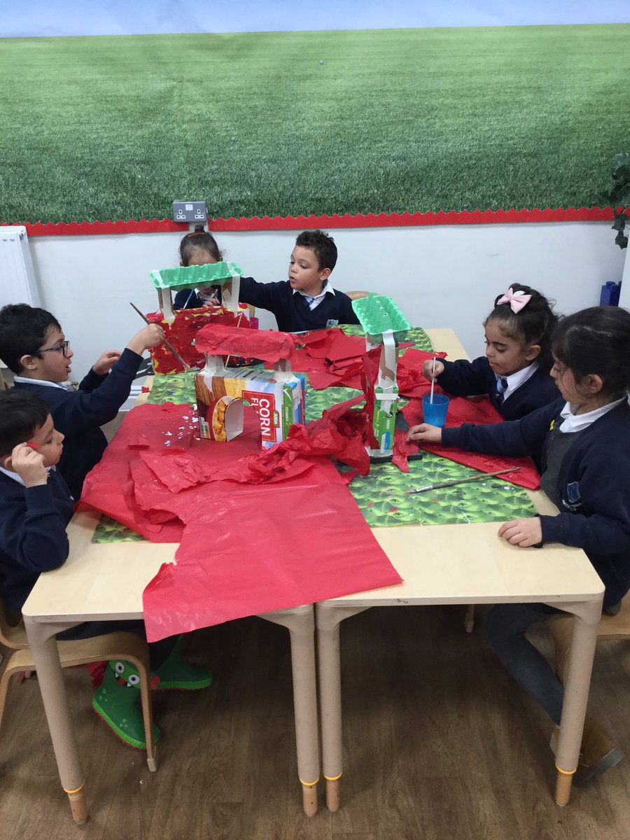 mcconnell_miss's tweet photo. We had a super afternoon junk modelling. We are making buildings in Liverpool. They look super ⭐️ well done 1RMc 👏🏼 #smithdownart https://t.co/YiHAaI69Tb