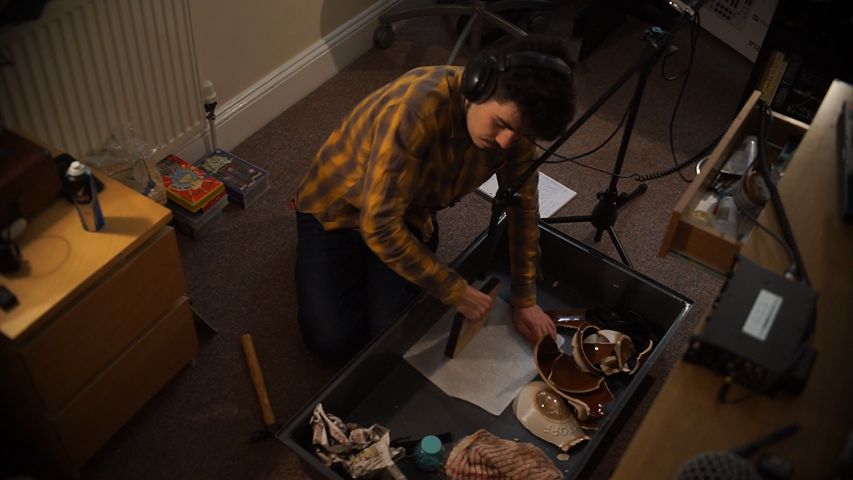 MediaShakeLtd's tweet image. Here's our lovely sound designer Kelsey hard at work, breaking vases and stuff to get those crispy sounds for the environment and breakable objects.

#indiedev #gamedev #ProjectSAM #sounddesign

instagram.com/p/B4ka6pyF3Xz/…