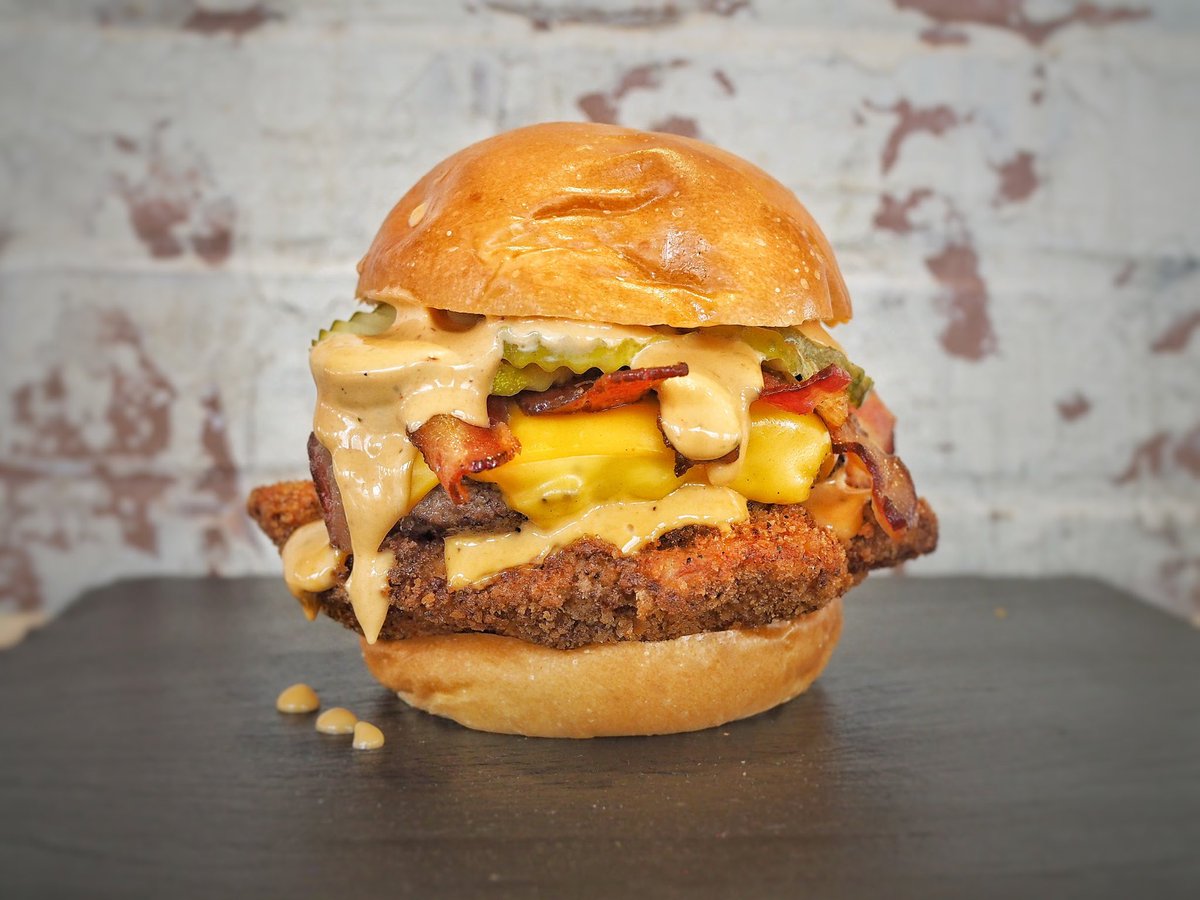 NewYorkBurgerCo's tweet photo. @DarrenDreger We got you covered with all three
-buttermilk fried chicken topped with a bacon cheeseburger https://t.co/r1gQzMdubo