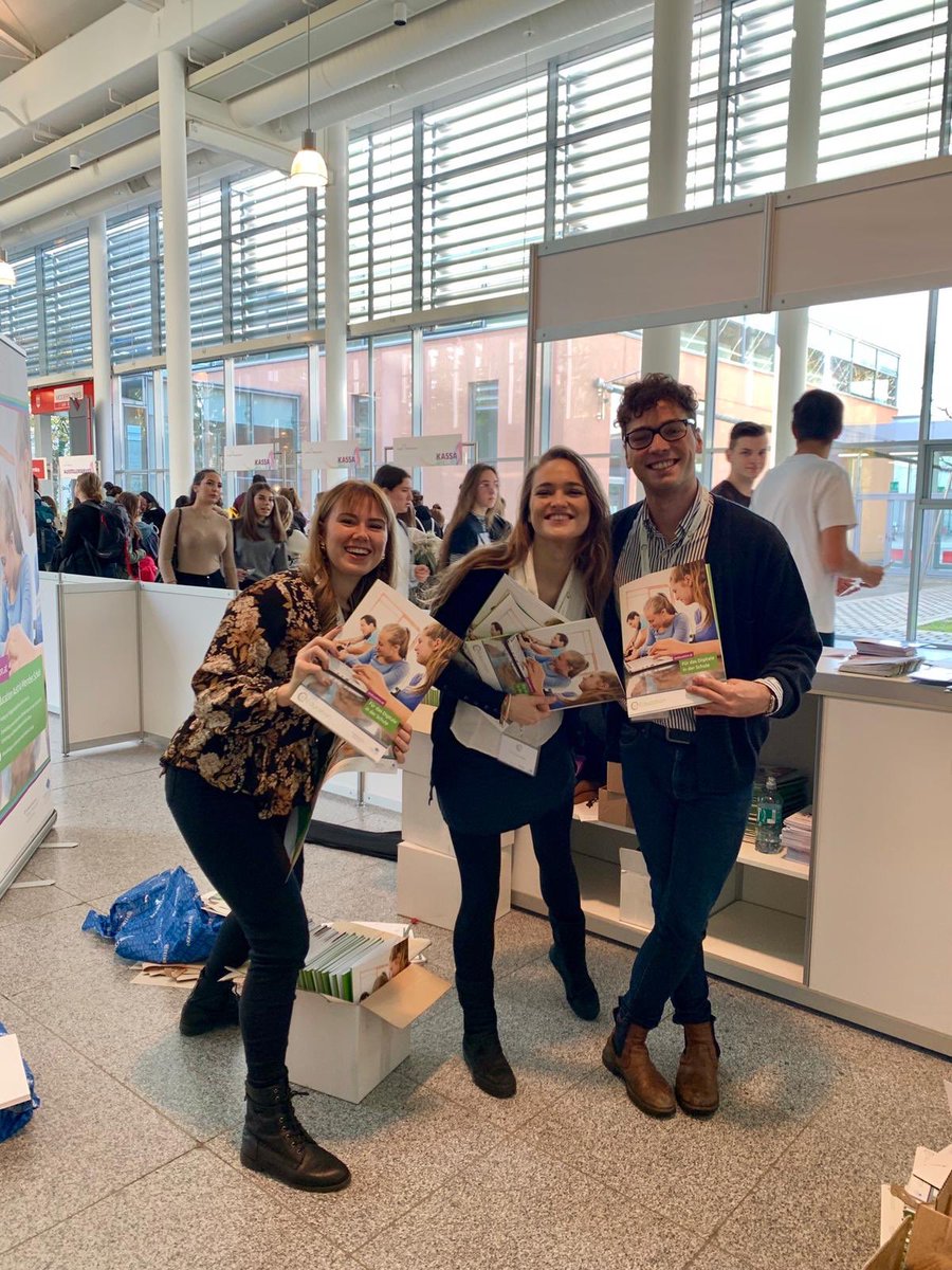 Für Infomaterial und Auskunft stehen wir euch bei der Registrierung zwischen Halle A und Halle B zur Verfügung. #eeducation #fachtagung2019 #happyfaces