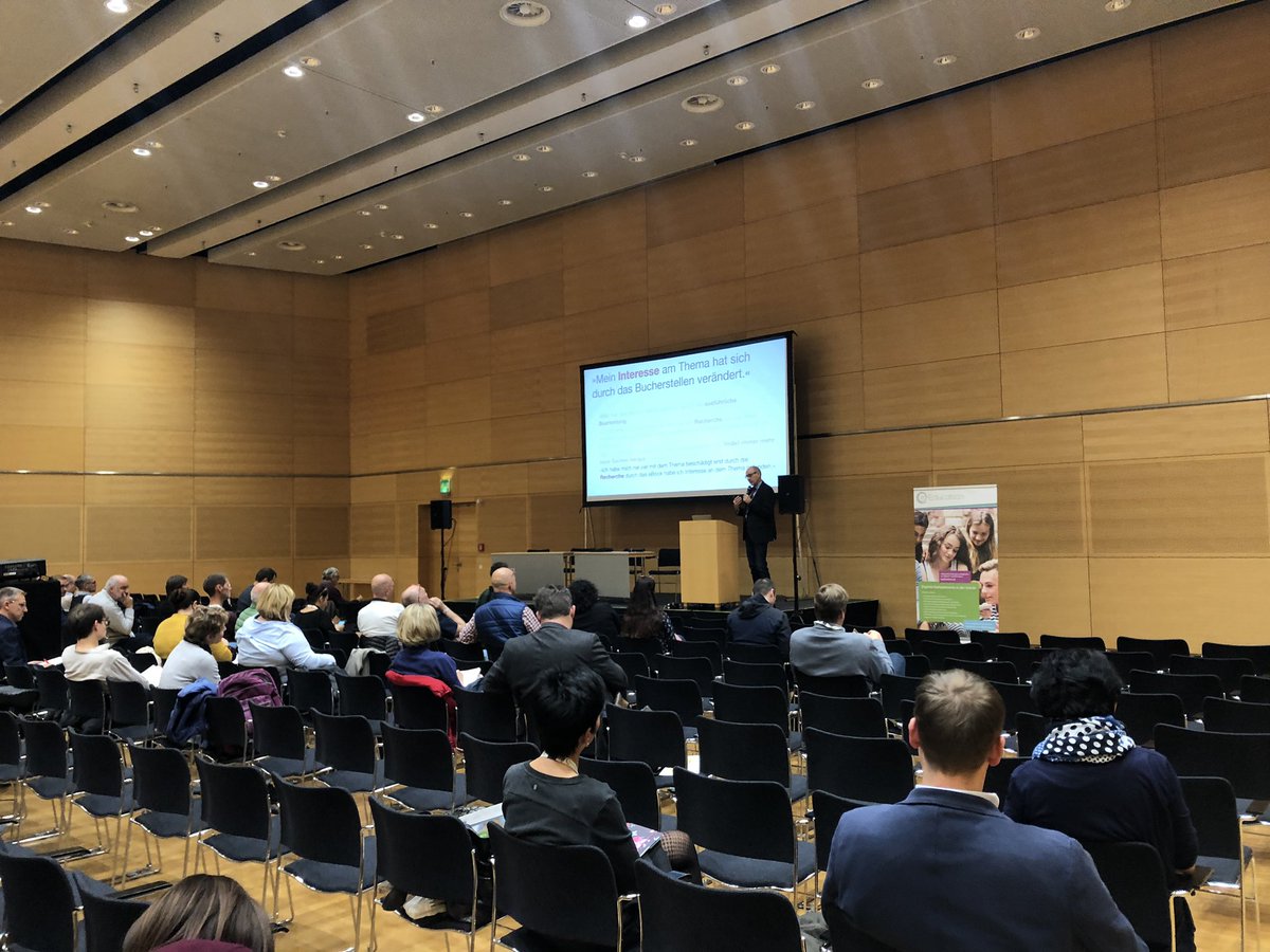 Frank Thissen bereichert unsere digi.kompP-Community mit seinem Input zu "Learners as Designers" in Strauss 3. #eeducation #fachtagung2019