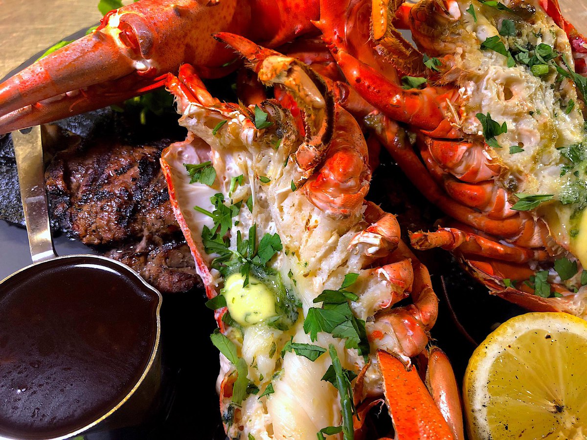 Fresh lobster surf and turf? It must be Thursday 😏🦞