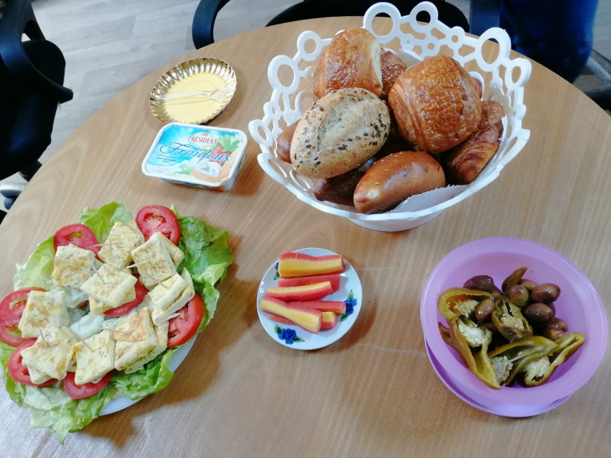 Brunch at Hive12 ☕️🥧🤩

#Hive12coworkingspace #Hive12 #coworkingspace #CoworkingSousse #Hive12Community #Hive12Family #hive12Partout #Hive12Mindset #Hive12Breakfast