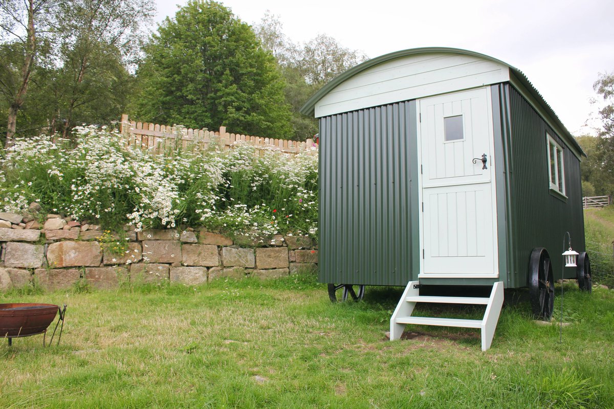 CairngormsTrust's tweet photo. Pictured below is Howe of Torbeg's 'Wee Studio' and Shepherds Hut - both of which are part of a wider project part-funded by Cairngorms LEADER.

They both look great and if you want to find our more you can visit their website 
⬇️

https://t.co/LWZVL54gpA https://t.co/PIT5x6wWQk