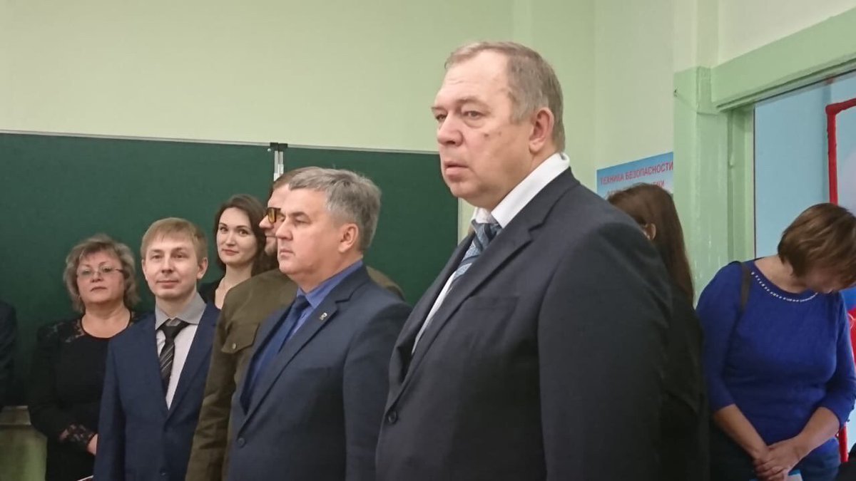 При активном содействии депутата УГД Валерия Безрукова на базе СШ 65 открылся центр подготовки по компетенциям WorldSkills Junior в области информационных и коммуникационных технологий. На ремонтные работы помещения через парламентария было выделено 100,0 тысяч рублей. #ЕР73