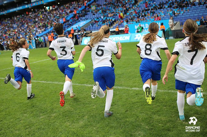 2018 World Champion girls from @OL running towards their victory.
#DNC2019 #PlayFootballChangeTheGame #Danone #OnePlanetOneHealth https://t.co/k2uZwDhPwJ