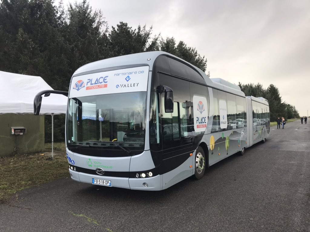 A l’occasion de la pose de la première pierre du projet <a href="/eValley_fr/">e-Valley</a>. Avec notre partenaire régional BYD nous mettons en œuvre un bus articulé électrique pour cette journée exceptionnelle pour le #cambresis #mobilite #ObjectifCO2 #electromobilité #cambrai <a href="/hautsdefrance/">Région Hauts-de-France</a>