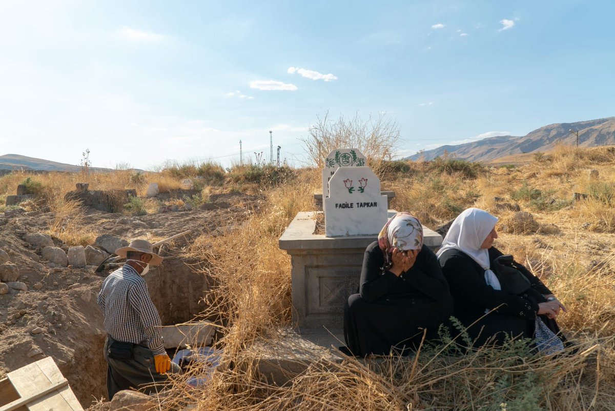 Hasankeyf et le cimetière sauvé des eaux, c’est un sujet de notre @ceriseonthecake à écouter dans @carnetsdumonde sur @Europe1. Dans cette ville turque bientôt engloutie par les eaux d’un barrage, on déplace tout : maisons, commerces, et cadavres google.fr/amp/s/www.euro…