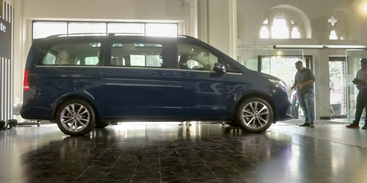 drivespark's tweet photo. The Mercedes-Benz V-Class Elite. Yours for Rs 1.10 crore.
@MercedesBenzInd
#VClassElite https://t.co/z2fxnFrigg