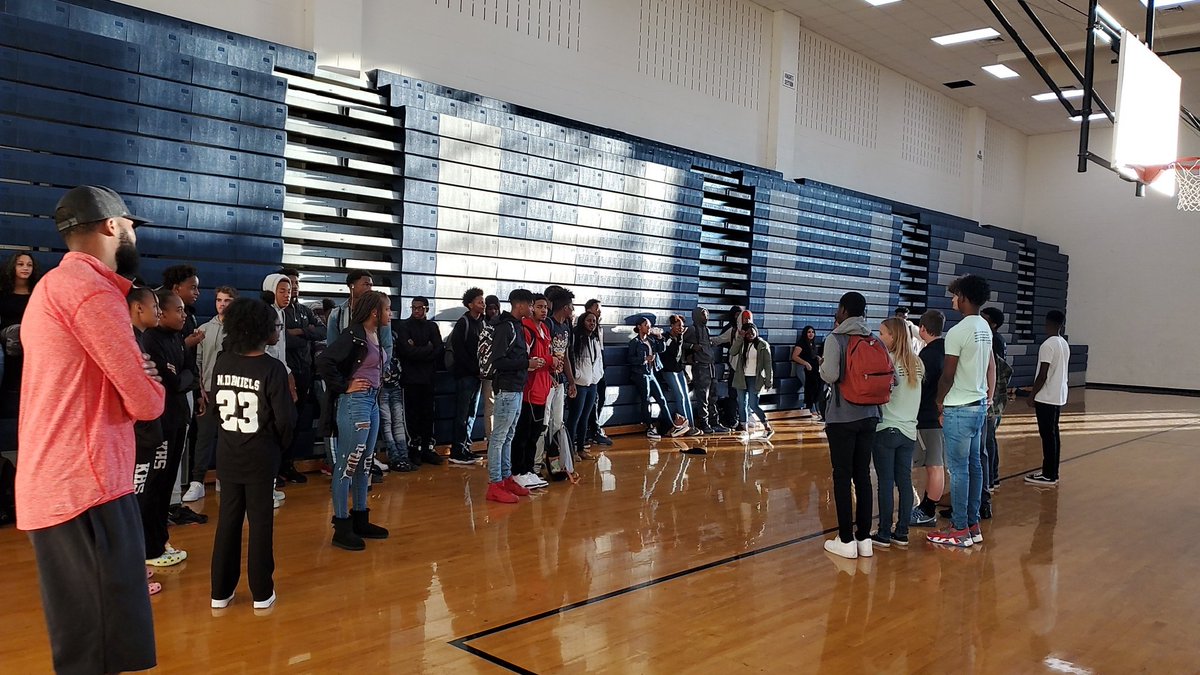 SroKpd's tweet photo. Great turnout for first FCA meeting! @FCAKHS @KnightdaleHS https://t.co/iLy0ToCokX