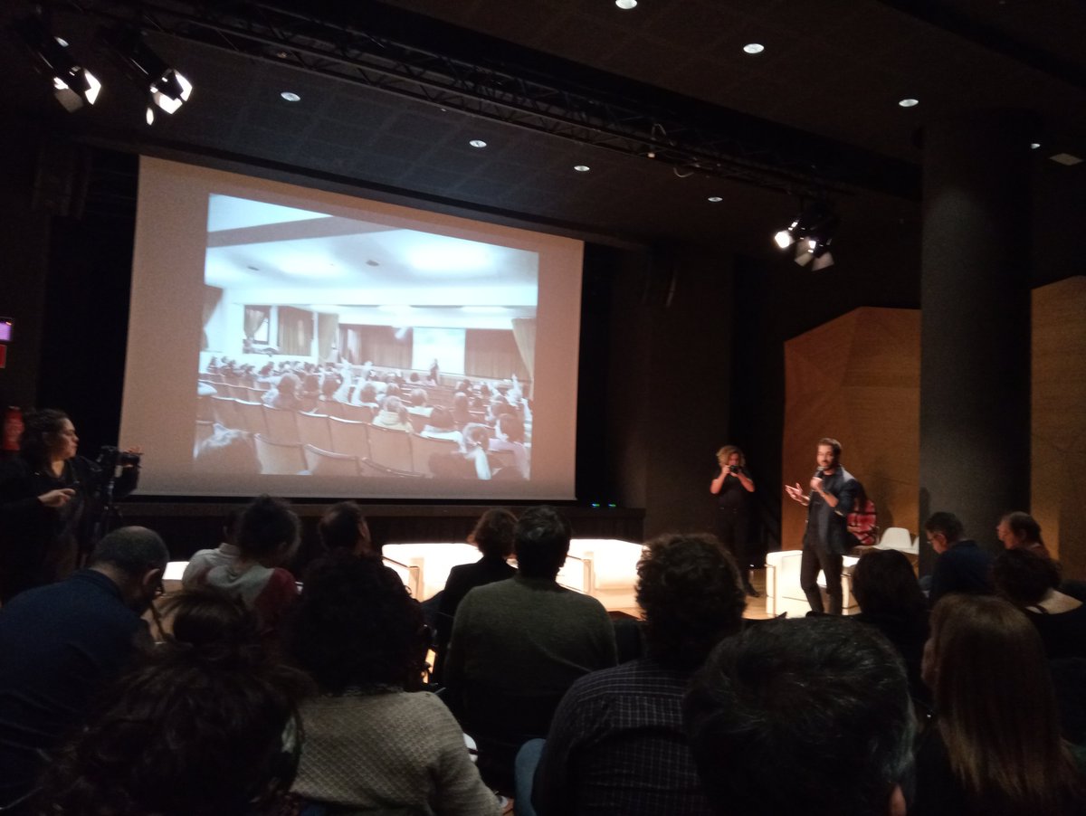 Y despues del ☕ , más experiencias; Alex nos presenta <a href="/nondik_ahinitze/">nondik</a> 
Nos cuentan dónde toman parte las audiencias en la definición de sus proyectos. Hacemos espacios para ls usuarios/as
Jornada "Estimulación innovadora de las audiencias"
#karraskanIC <a href="/karraskan/">karraskan</a> <a href="/Getxolan/">Getxolan</a> #ICC