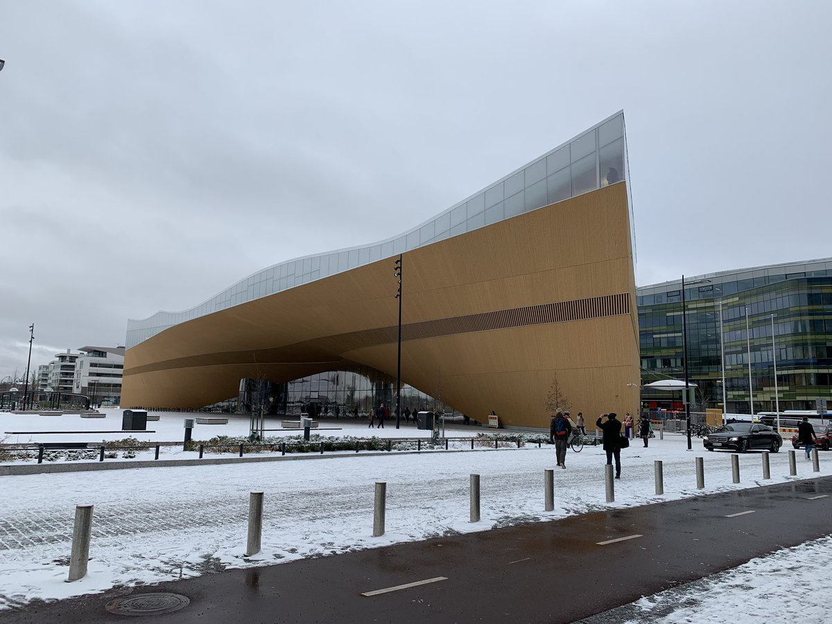 bjarjons's tweet photo. Frábært bókasafn/samfélagsstaður. #erasmus fræðsluferð #VEXAedu #menntastefna #menntaspjall #myerasmuslife https://t.co/RDyB5pTw5T