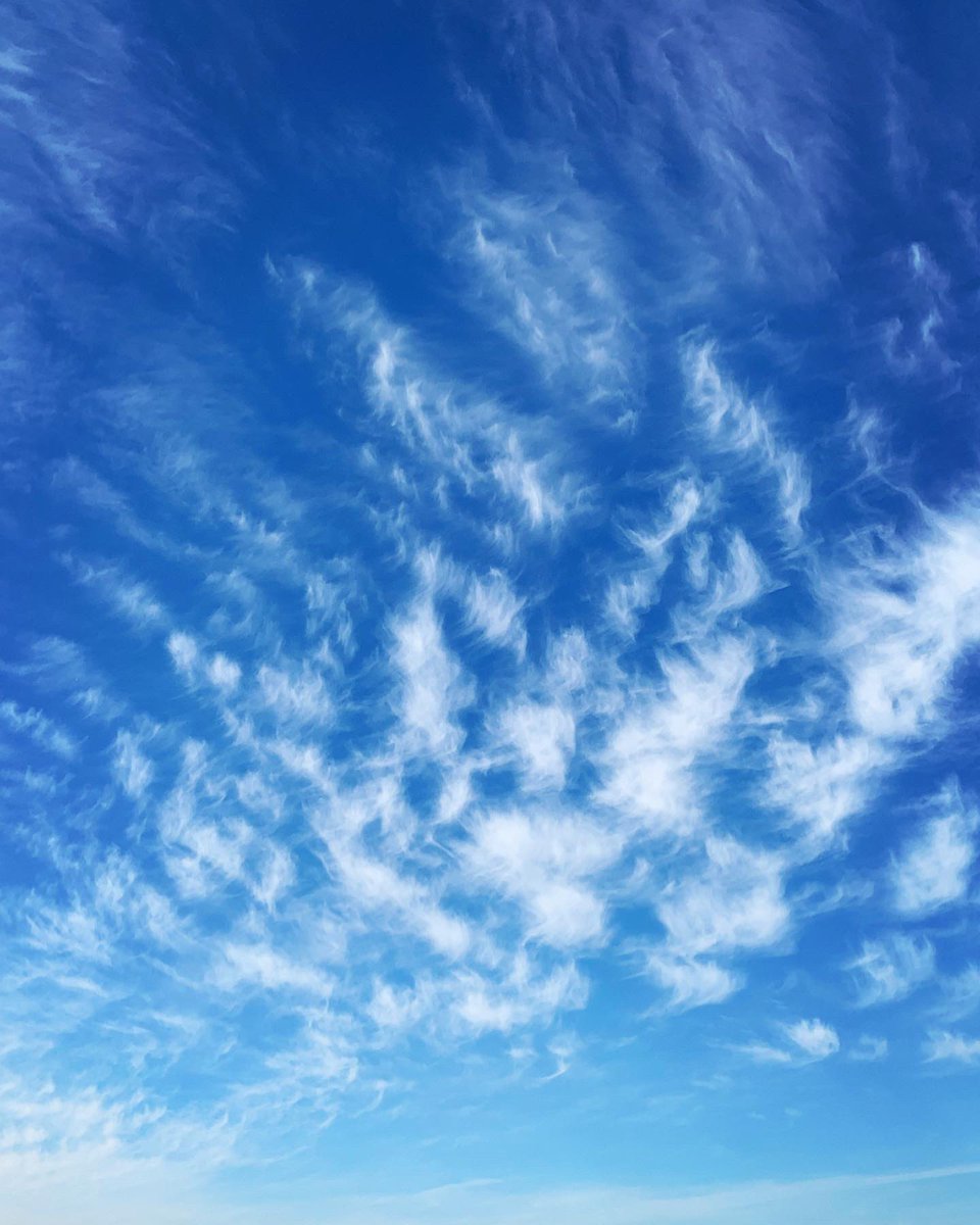 Yasuko10 午前中の空 白波が立った海のよう Sky Clouds Cirrus Blue White