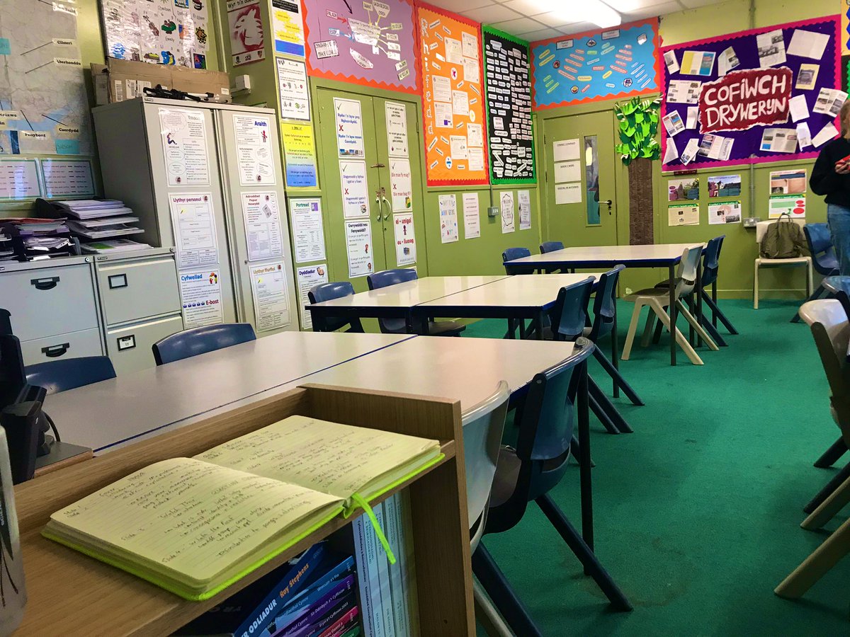 Cardiff! 😍What an incredible week we’ve been having with young people at schools, colleges and PRU’s talking about “building resilience against violence &amp; extremism” alongside our co-facilitators from <a href="/StGilesTrustSOS/">SOS Project</a> #Prevent 

Incredible conversations  👏🏽🦸🏼‍♂️👩🏼‍💼