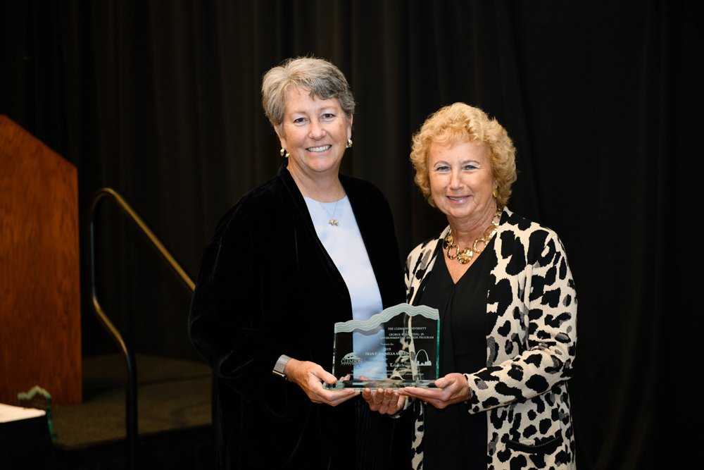 ClemsonParks's tweet photo. Chris Lehnertz, @parks4all President & CEO, received the Fran P. Mainella Award for her long-standing commitment to diversity & inclusion in our nation’s parks:
https://t.co/9pWPneCUz2
#hartzogawards #parksconservancy #ggnra
@JudgeBobOrr
@ClemsonCAFLS
@ClemsonCBSHS
@DCbshs https://t.co/IN8IsEDgTP